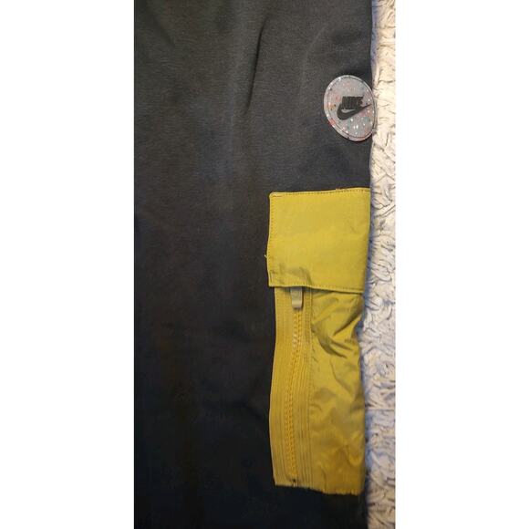 Women's Nike Cargo Sweatpants Concord Black FB2189-010 - Large NWT - Picture 3 of 12